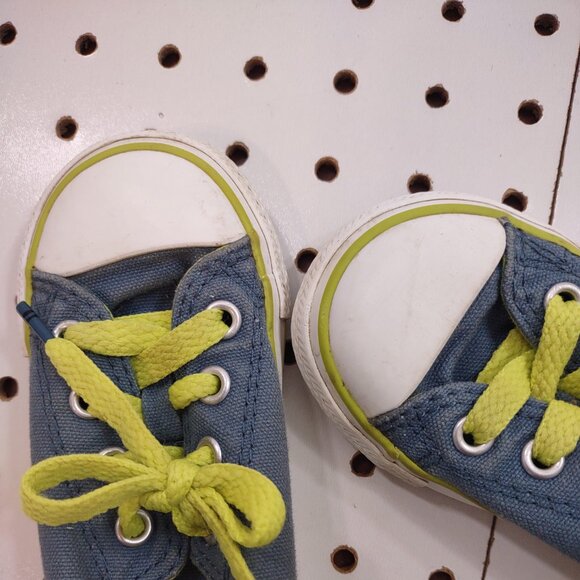 Converse X Crayola Sneakers, Size 6 - Picture 6 of 9